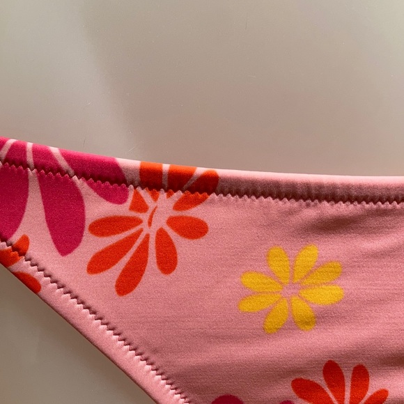 EUC Victoria’s Secret bikini. Size S. - Picture 4 of 9